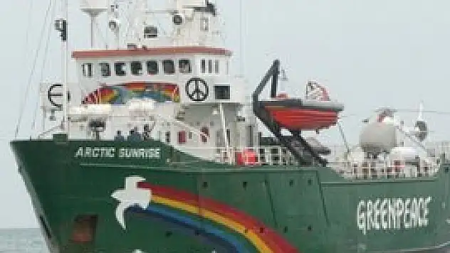 Rusya'da Greenpeace eylemine sert müdahale