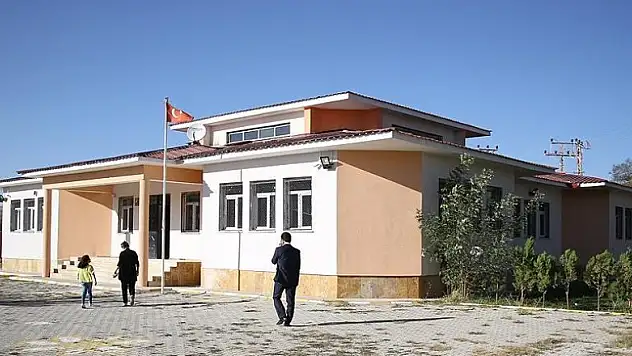 Teröristlerin yaktığı anaokulu eğitime hazır