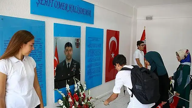 Şehit Halisdemir'in adının yaşatıldığı okulda tören düzenlendi