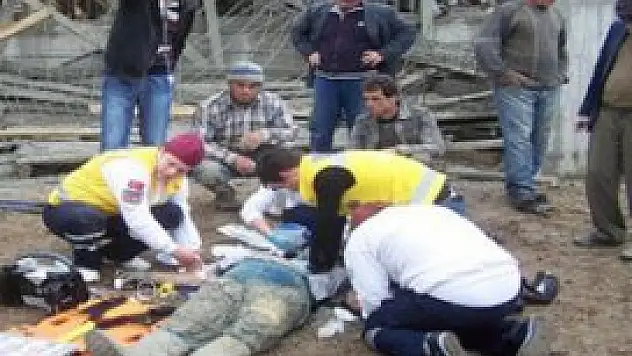 Mersin'de inşaat çöktü, çok sayıda yaralı var