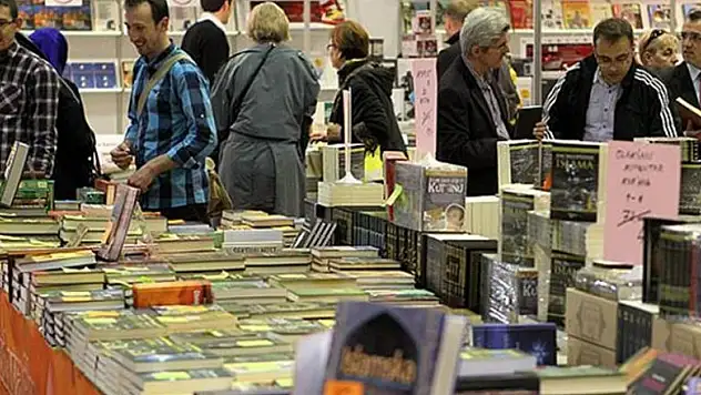 Dünyaca ünlü edebiyatçılar İstanbul'da buluşacak