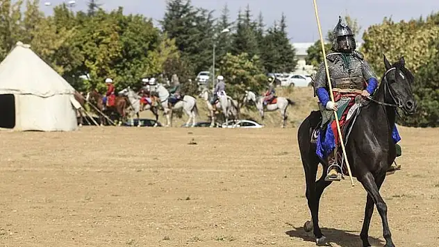Türk yapımı Orta Çağ oyununa sıra dışı tanıtım