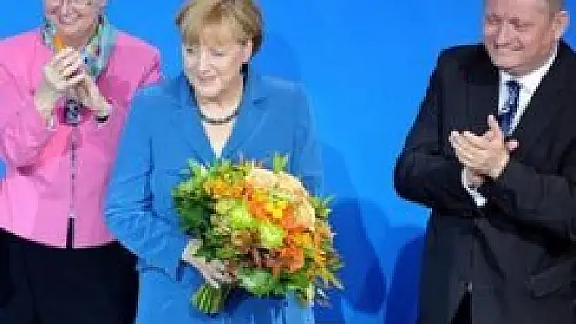 Almanya'da zafer Merkel'in