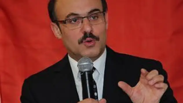 Dinleme aygıtı üçlü prizin içinden çıktı