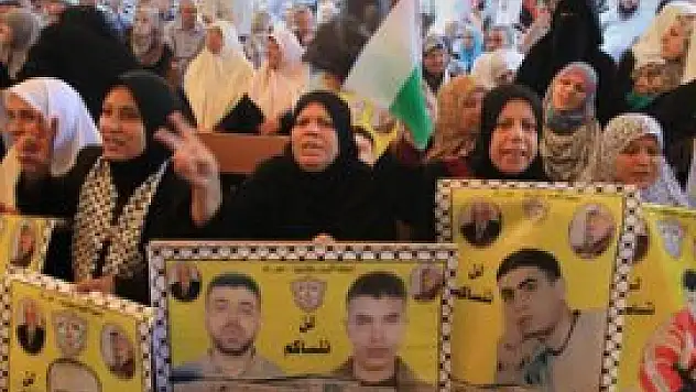 Filistinli tutuklulara destek gösterisi