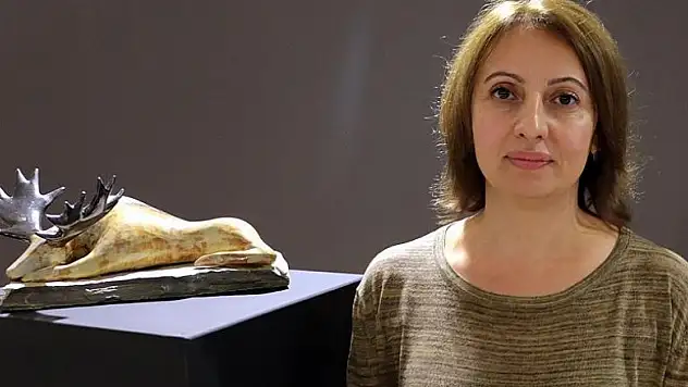 'Boynuz avcılığı'na tepkisini seramikle gösterdi