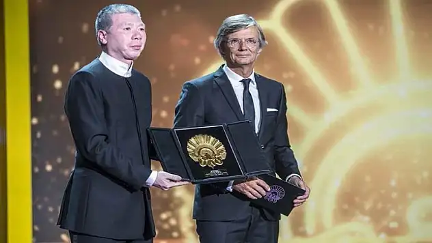 'Altın İstiridye' Çin'de sansürlenen filme verildi