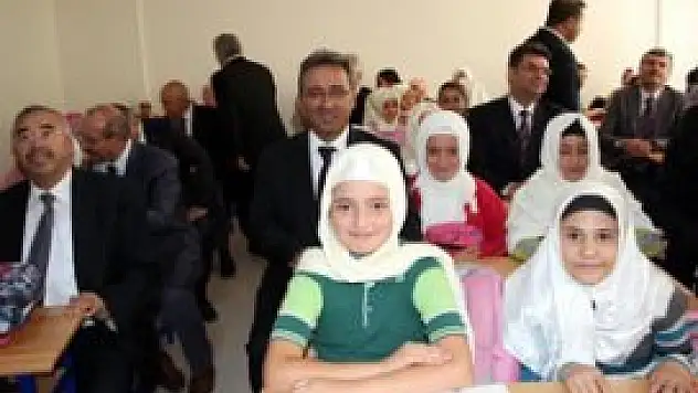 23 Nisan İmam Hatip Ortaokulu hizmete açıldı