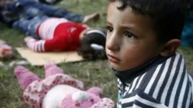 Gazzeli çocuklardan sessiz tiyatro