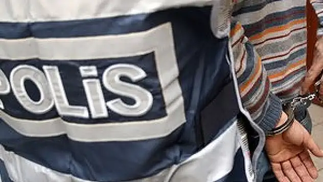 Annesini 55 yerinden bıçaklayarak öldürdü