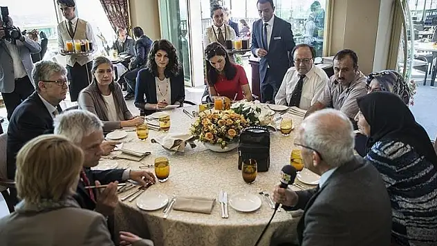 Yabancı gazeteciler 15 Temmuz gazileriyle buluştu