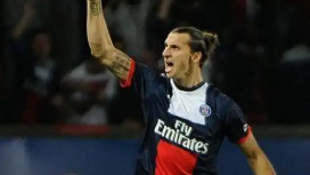 Ibrahimovic sözleşmesini uzattı