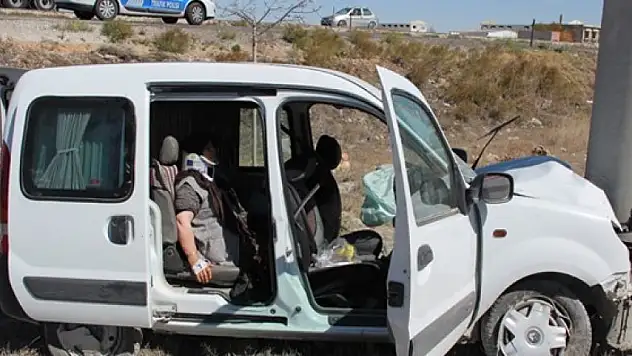 Konya'da trafik kazası: 3 kişi ölümden döndü