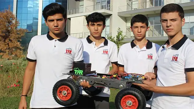 6 lise öğrencisi kendi imkanlarıyla robot yaptı