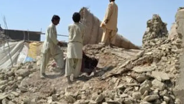 Pakistan'da ölenlerin sayısı 350'e yükseldi