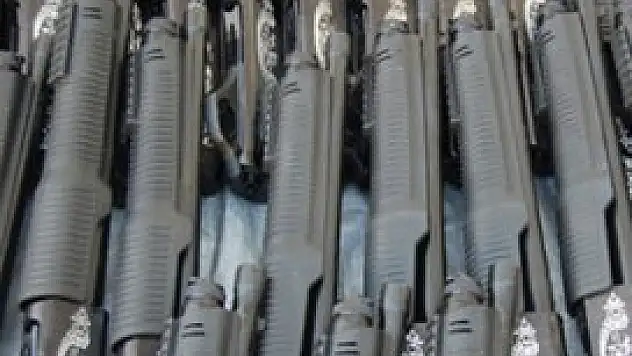 Otobüsteki aramada 500 pompalı tüfek bulundu