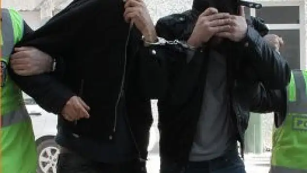 Hırsızlar ne bulursa çalmış