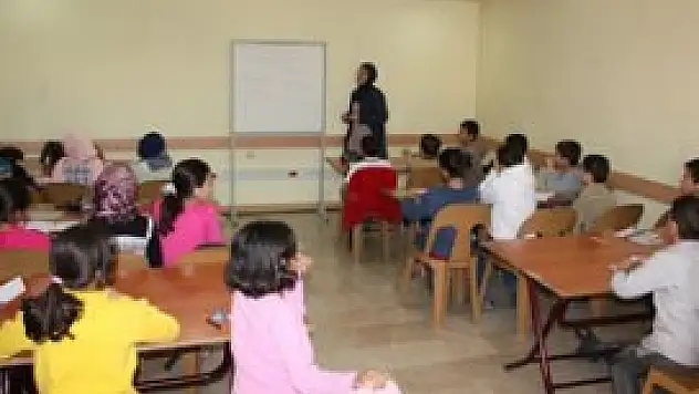 Ülkelerindeki gibi eğitim görüyor