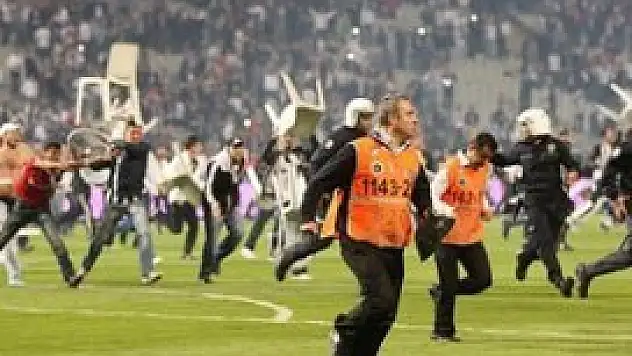 Polisten taraftar gruplarına şafak baskını