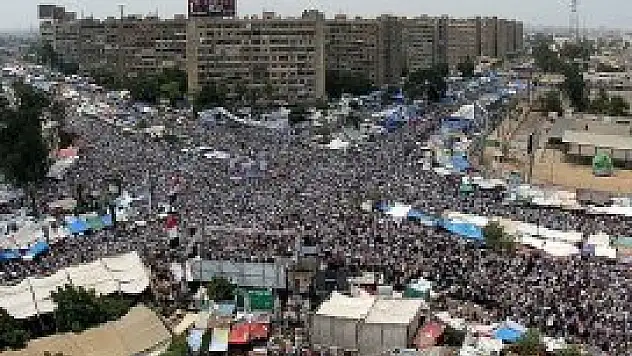Mısır'da cuma gösterilerine devam
