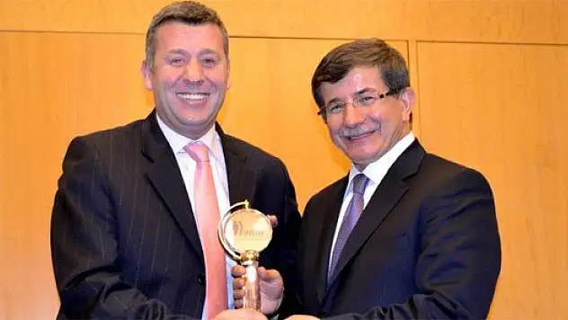 Davutoğlu, Şentürk'e methiyeler dizdi