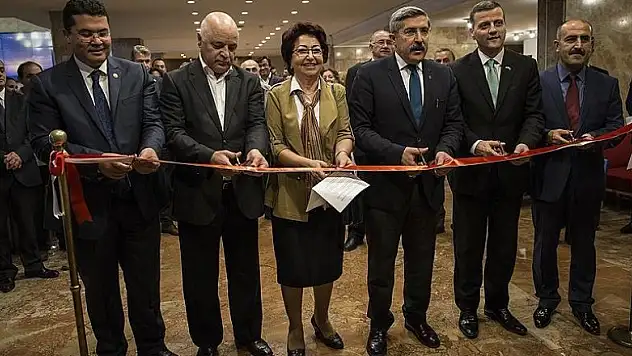 'Pir-i Türkistan Hoca Ahmet Yesevi'den Renkler' sergisi açıldı