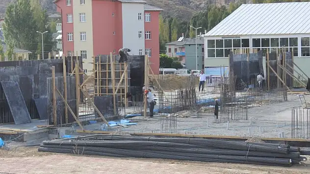 Bozkır Gençlik Merkezi yapımı devam ediyor