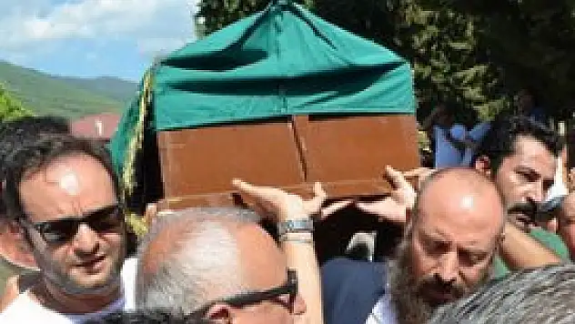 Tuncel Kurtiz son yolculuğuna uğurlandı