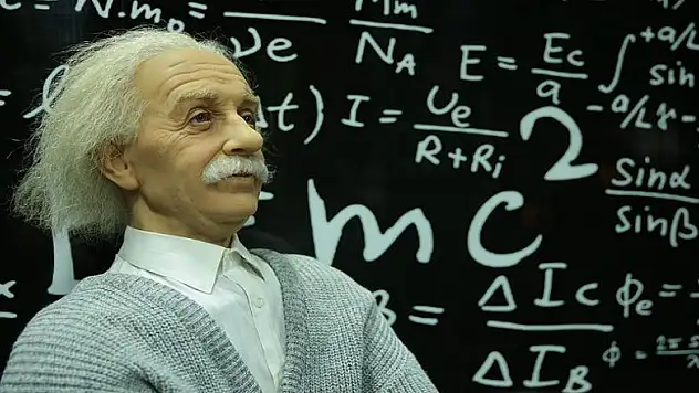 Ünlü isimlerin bal mumu heykelleri sergileniyor