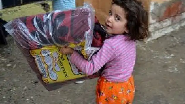 İlk yardım Suriyelilere ulaştı