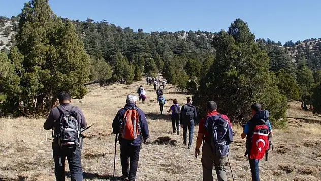 Beyşehir'de doğaseverlerden yürüyüş etkinliği