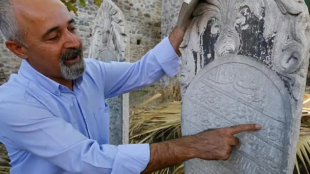 138 yıllık mezar taşında 'et, domates' fiyatı