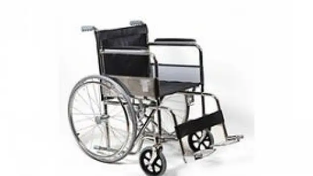 Ortaokul öğrencilerinden tekerlekli sandalye yardımı