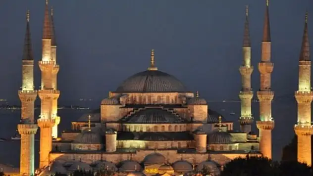 Camilerin minarelerinde dualar yükseliyor