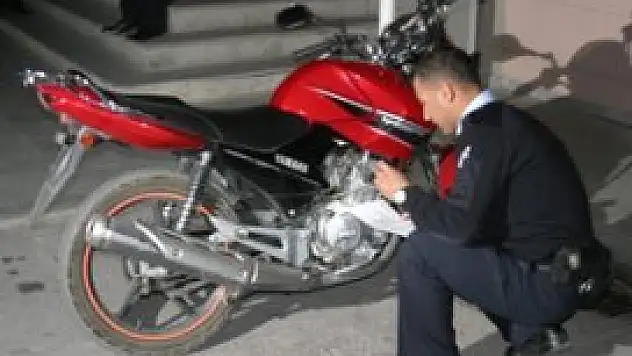 Uyuşturucu almak içi motosiklet çalmışlar