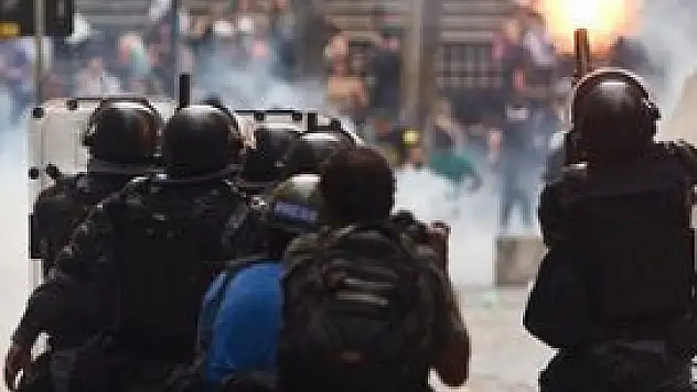 Grev yapan öğretmenlere polis müdahalesi