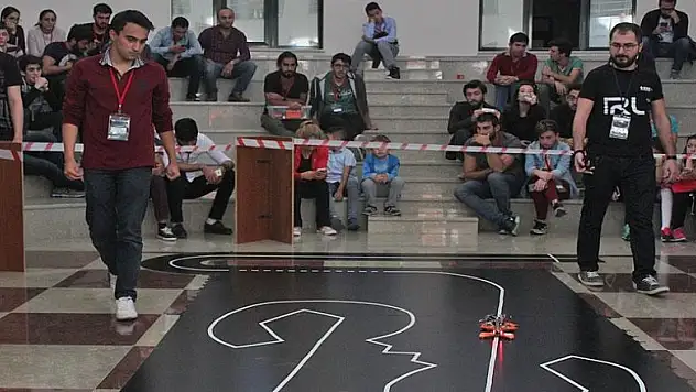 Robot meraklıları İzmir'de buluştu