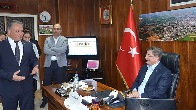 Davutoğlu, Ilgın Belediyesini ziyaret etti