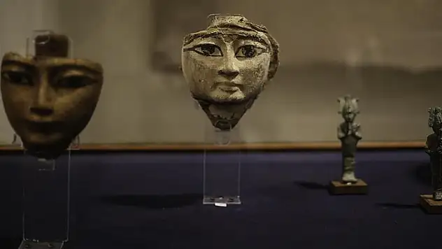 Mısır'da kaçakçıların elinde yakalanan tarihi eserler sergileniyor