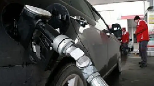 Benzinde 8 kuruşluk indirim