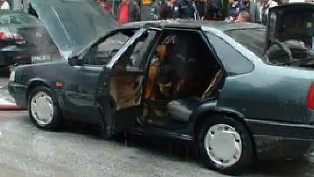 Otomobili alevler sardı