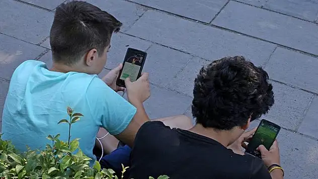 Akıllı telefon ve internet bağımlılığı endişelendiriyor