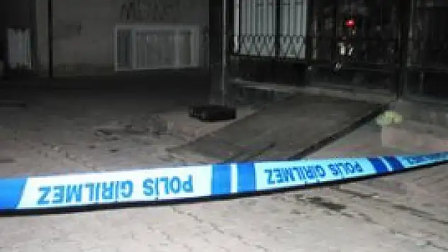 Paketi gören telefona sarıldı!