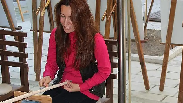 'Devrek bastonu'nun kadın ustası yeni zanaatçiler yetiştiyor