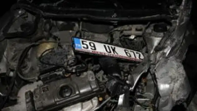 Ticari taksi polis ve sağlık ekiplerine çarptı