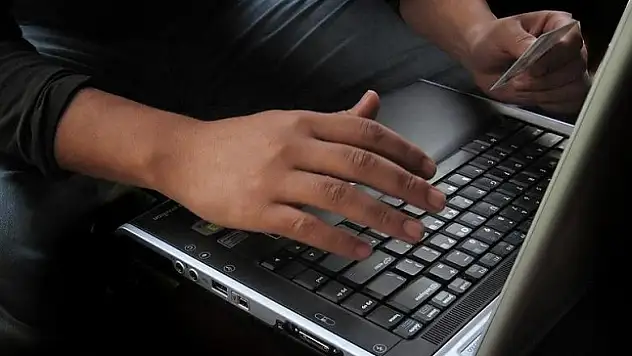 Bir saatte 5 milyar dolarlık online satış