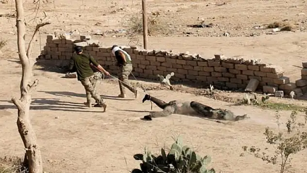 Ayaklarından bağlayıp yerde sürüklediler!