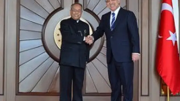 Hindistan ile 11 anlaşma imzalandı