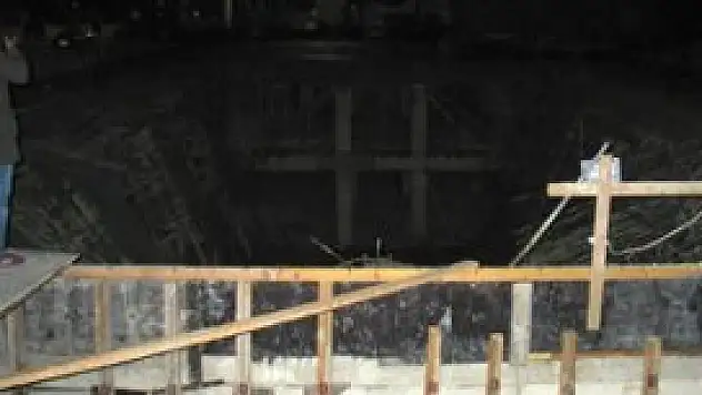 Belediyenin inşaatı çöktü 4 yaralı