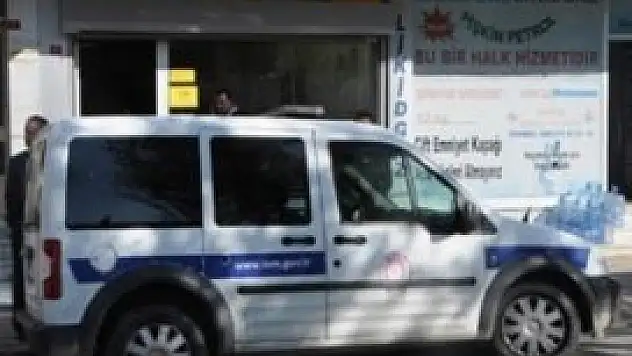 PTT'yi benzin bidonu ile soydu